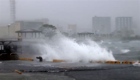 台風14号、屋久島など暴風域に 九州上陸の恐れ、最大級の警戒を ライブドアニュース