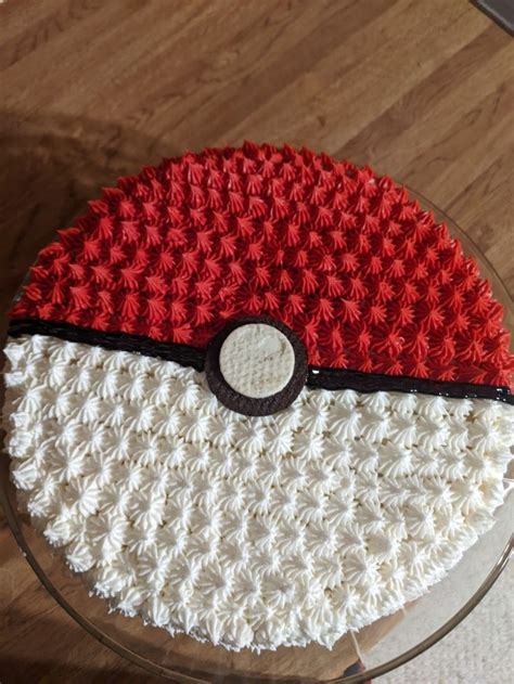 Pokemon PokeBall cake | Pokeball cake, Pinterest success, Pokeball