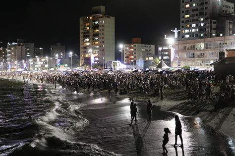 muita música e queima de fogos Barra Velha celebrou a virada do