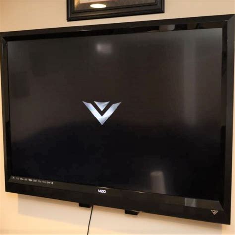 Vizio 55" Flat Screen TV Model E552VL with Wall Mount