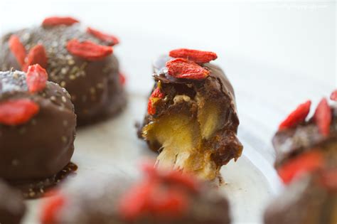 The Yummiest Thing You Can Do with a Medjool Date - HealthyHappyLife.com