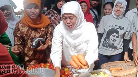 Blusukan Ke Pasar Maospati Magetan Khofifah Kagumi Kualitas Wortel