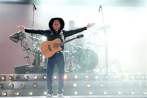 Watch As Garth Brooks Breaks Down In Tears At Croke Park Concert During