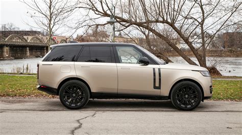 2023 Land Rover Range Rover Review | AutoTrader.ca