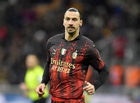 Pulih Dari Cedera Zlatan Ibrahimovic Beri Kode Ingin Bertahan Di Ac