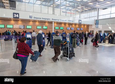 ORLY AIRPORT THE NEW TERMINAL 3 Stock Photo - Alamy