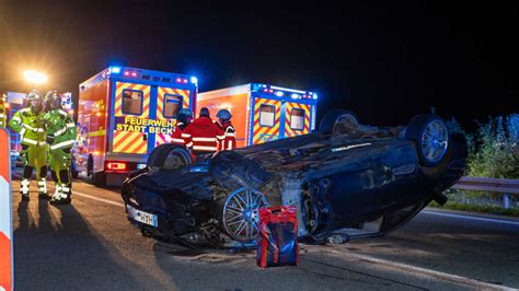 Vier Verletzte Nach Unfall Auf Der A Alkoholgeruch Bei Autofahrer