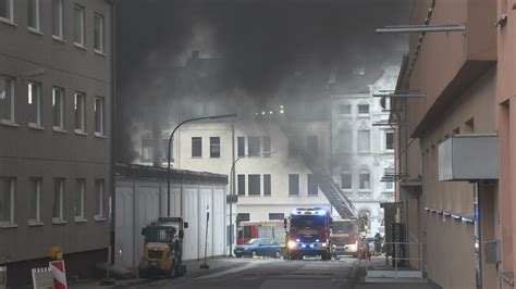 Nonstopnews Halle Von Metallverarbeitendem Betrieb Steht Lichterloh