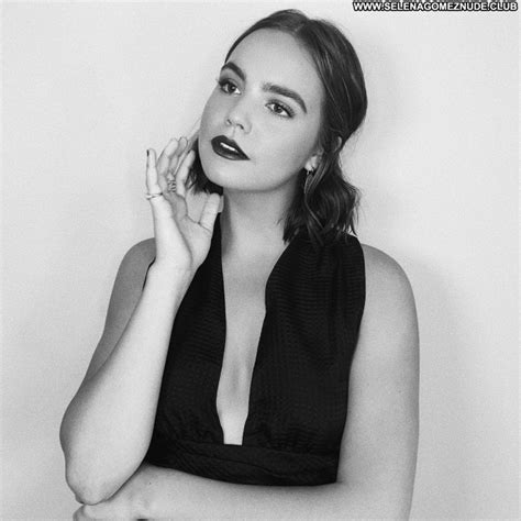 Bailee Madison No Source Posing Hot Beautiful Celebrity Babe Sexy