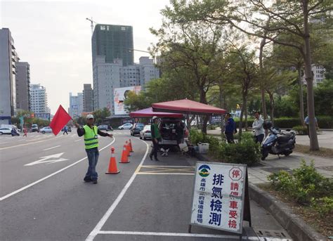 高雄市機車路邊攔檢驗排氣 圖