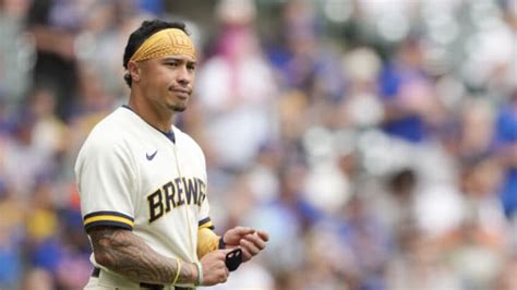 Brewers Contract Option Decisions: What To Do With Kolten Wong