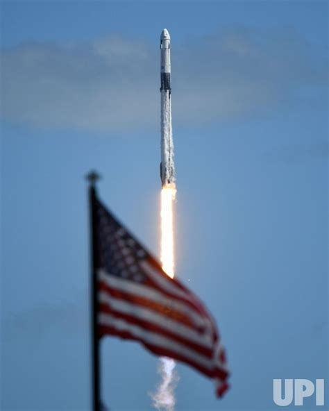 Photo Spacex Nasa Crew 5 Launches From The Kennedy Space Center