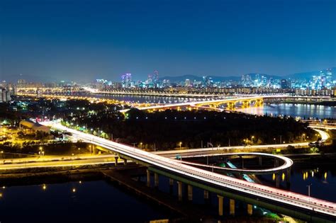 Premium Photo | Seoul skyline at night