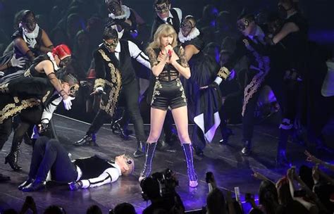 Angel Or Devil Taylor Swift Shows Off Dueling Looks During Show