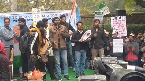 Anti Caa Nrc Protest In Delhi University Youtube