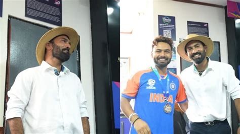 Stumper Dinesh Karthik Returns To Team India Dressing Room Presents