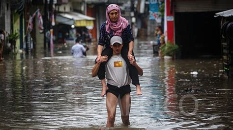 Langganan Jadi Korban Banjir Warga Kemang Ini Bicara Jasa Ahok Anies