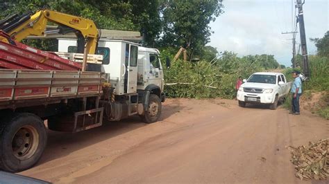 Chuva Forte Derruba Rvore Bloqueia Rua E Deixa Moradores Sem Luz Em