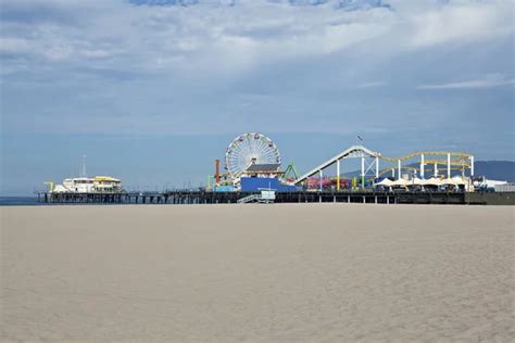 Santa Monica Beach and Pier — Stock Photo © trekandshoot #7977532