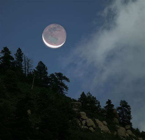 Earthshine in August