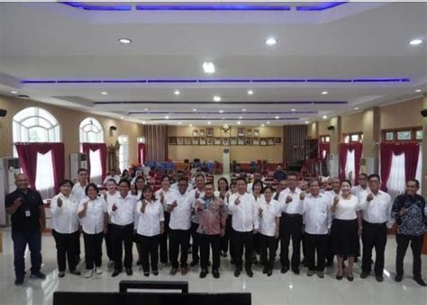 Bupati Lantik Paduan Suara Gereja Katolik Harian Sulawesi