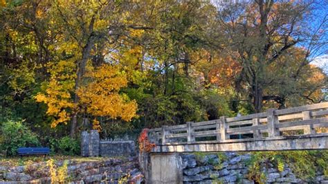 When will Arkansas see peak fall foliage?