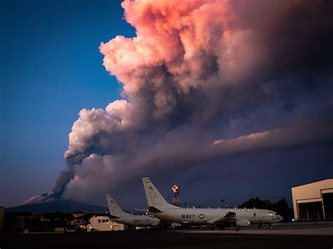 Enormous Mount Etna Eruption Causes Red Alerts And Travel Chaos - SavvyDime