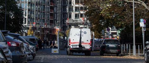 Berlin Alexanderplatz Offene Fragen Nach Berfall Auf Geldtransporter