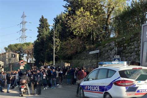 Les fausses alertes à la bombe se multiplient dans les écoles qui en