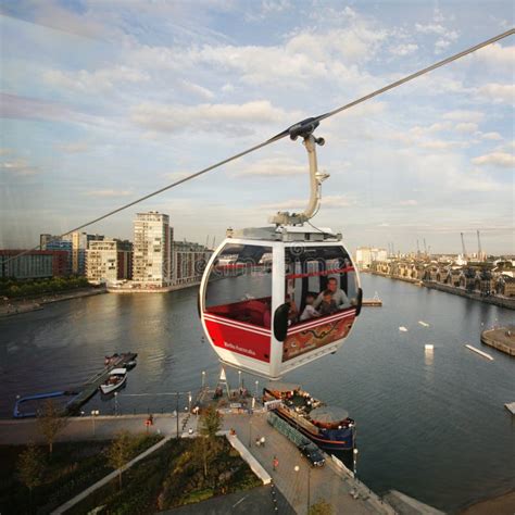 London Transport Emirate Air Line London Thames Cable Car Editorial