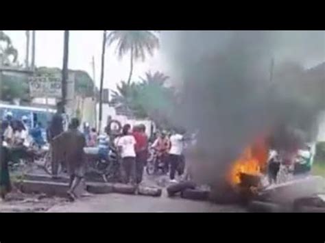 Les Militants De Ngobila Br Lent Des Pneus Sur La Chauss E Pour