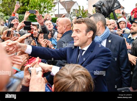 Le Touquet France 7th May 2017 Emmanuel Macron R Presidential Candidate For The En Marche