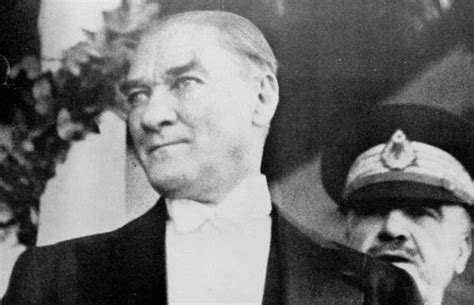 Atatürk kaç yaşında öldü Mustafa Kemal Atatürk ölüm saati nedir