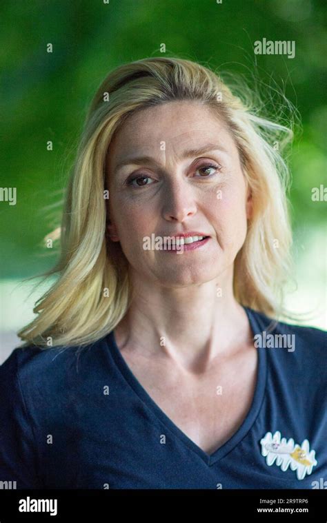 Paris France 28th June 2023 Julie Gayet Pose Pour Une Seance Photo