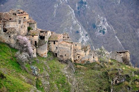 Viaggio Tra I Borghi Abbandonati Ditalia Ecco Quelli Da Vedere