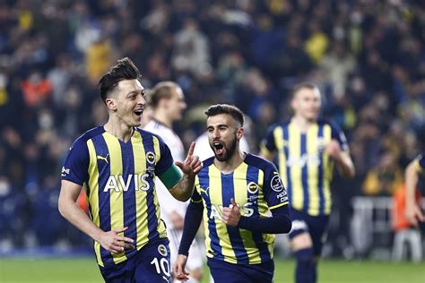 Mesut Ozil Berpisah Dengan Fenerbahce Kini Berstatus Ejen Bebas Sukanz