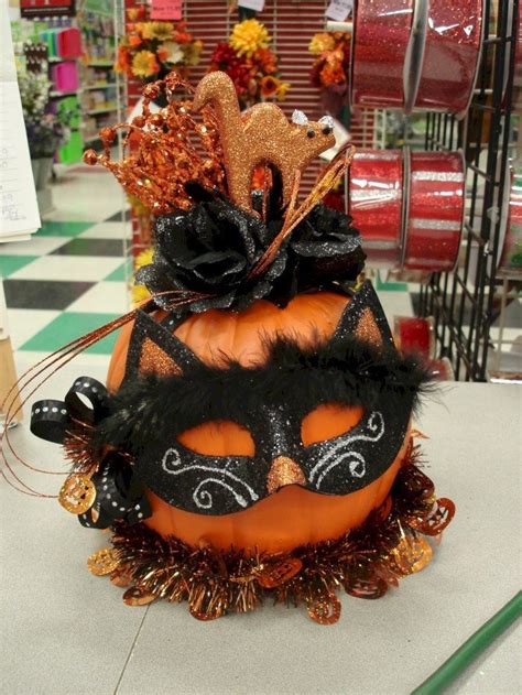 Scary Halloween Wedding Centerpiece Ideas Using Skull Vis Wed