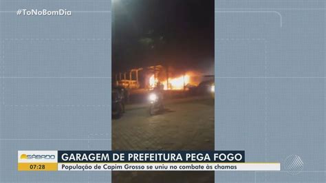 Veículos são destruídos durante incêndio em galpão utilizado por