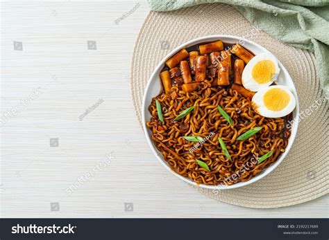 Jjajang Rabokki Korean Instant Noodles Ramyeon库存照片2192217689 Shutterstock