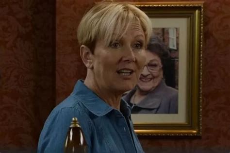 Coronation Streets Sue Cleaver Rushed To Intensive Care After