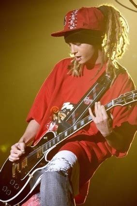 Tom Kaulitz .. ♥ - Guitar Photo (17814807) - Fanpop