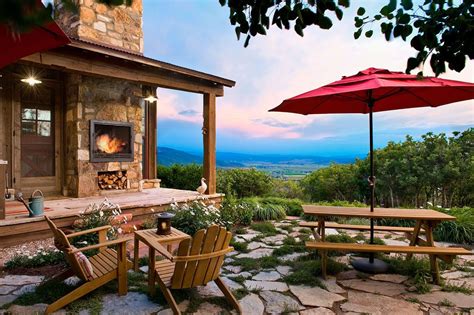 Modern Rustic Barn Structure Offers An Incredible Retreat In Utah