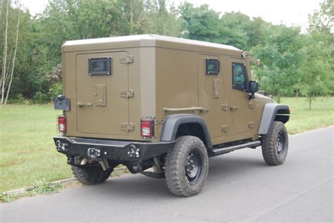 Jeep J8 - AMZ-Kutno :: Producent Zabudów Specjalnych Pojazdów Użytkowych