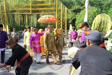 Nuansa Adat Warnai Sidang Paripurna HUT Ke 18 Provinsi Gorontalo