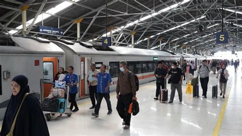 Jadwal Kereta Api Eksekutif Semarang Jakarta Harga Tiket Mulai Dari Rp