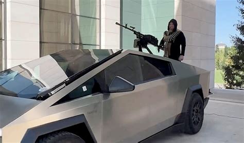 Il Ceceno Kadyrov Elogia Musk E Si Mostra A Bordo Di Una Tesla Con Una