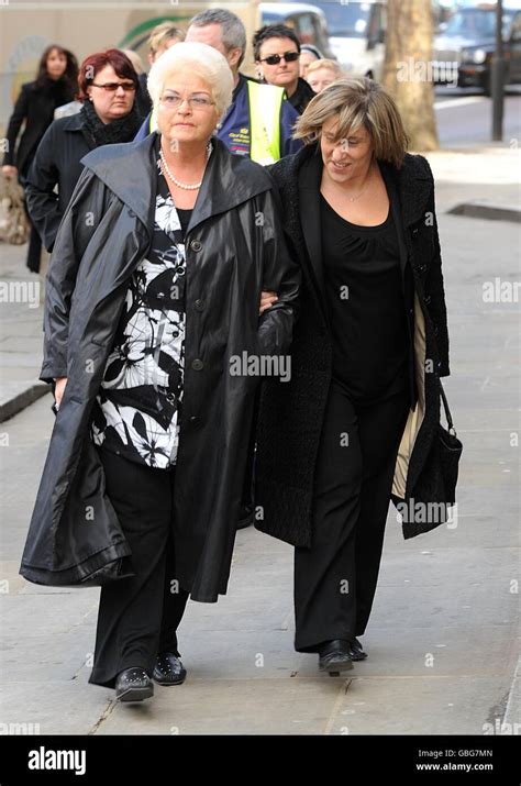 Wendy Richard Funeral London Stock Photo Alamy