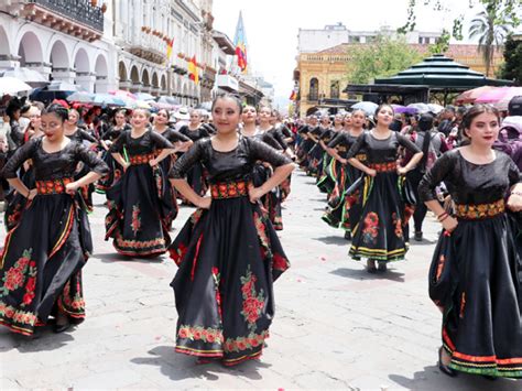 Cuenca Inicia Sus Fiestas De Fundaci N Con El Desfile Estudiantil