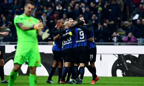 Inter Meravigliosa 5 0 Al Chievo E Primo Posto In Classifica Video