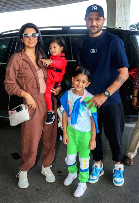 Harbhajan Singh with family at airport departure